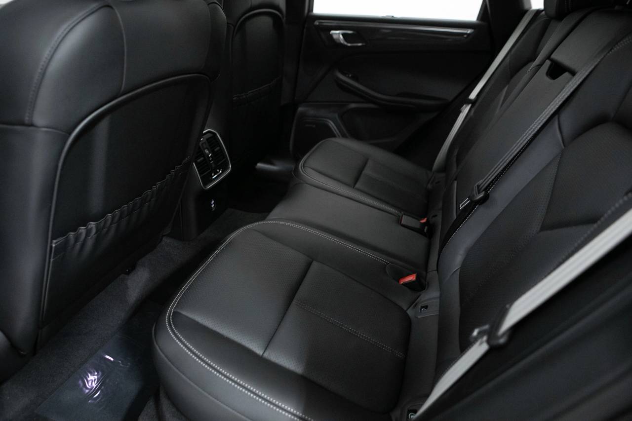 Thumbnail: 2026 Porsche Macan - 35