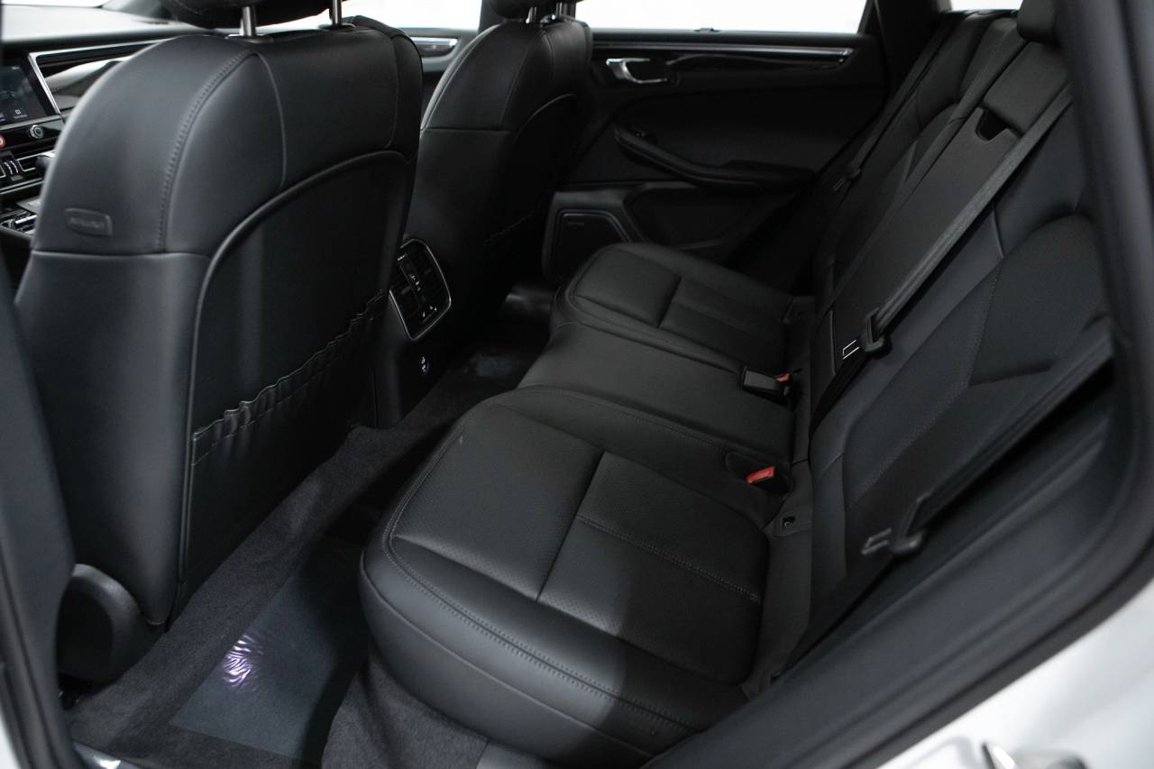 Thumbnail: 2026 Porsche Macan - 35