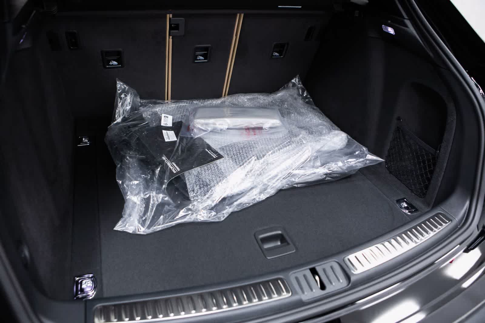 Thumbnail: 2026 Porsche Macan - 39