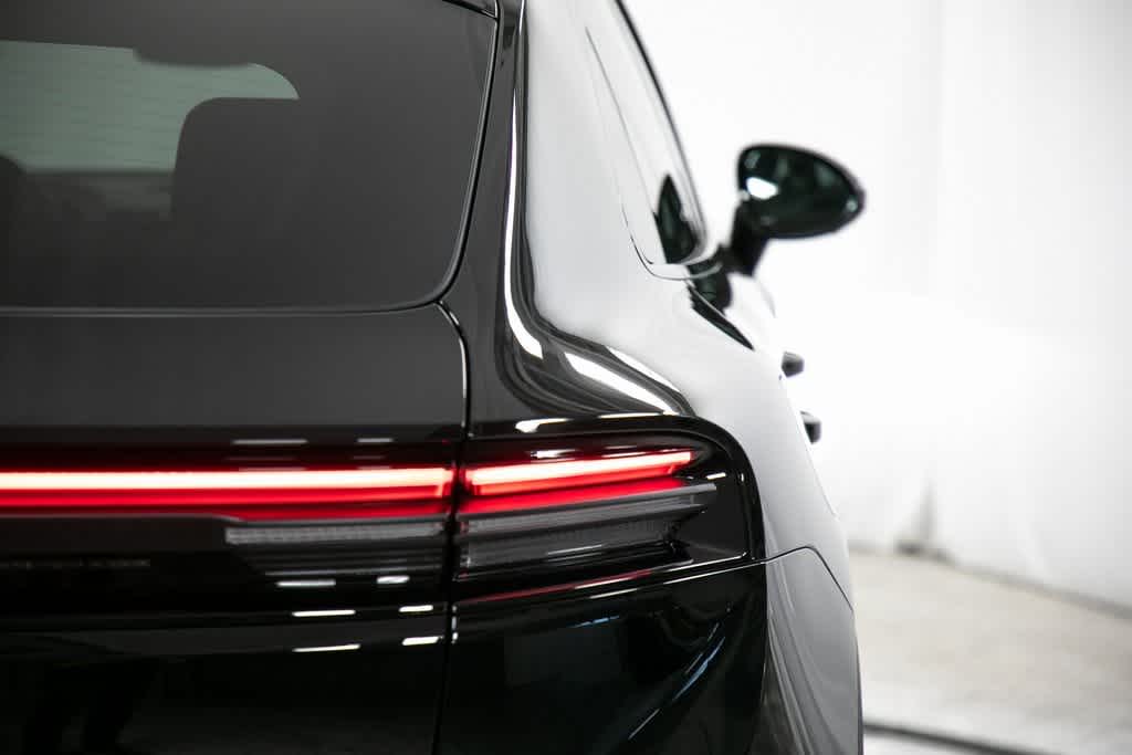 Thumbnail: 2025 Porsche Macan - 38