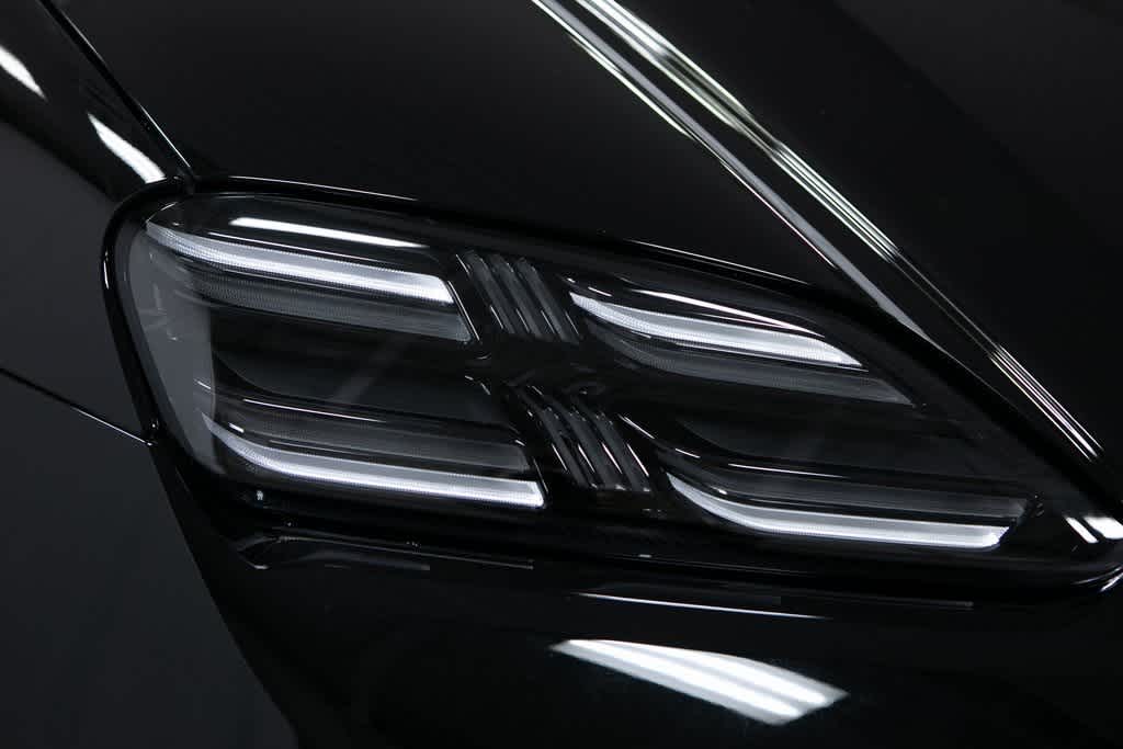 Thumbnail: 2025 Porsche Macan - 18
