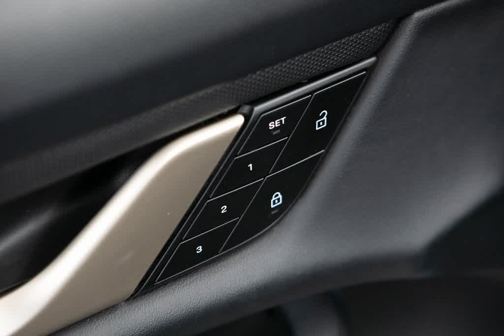 Thumbnail: 2022 Porsche Taycan - 19