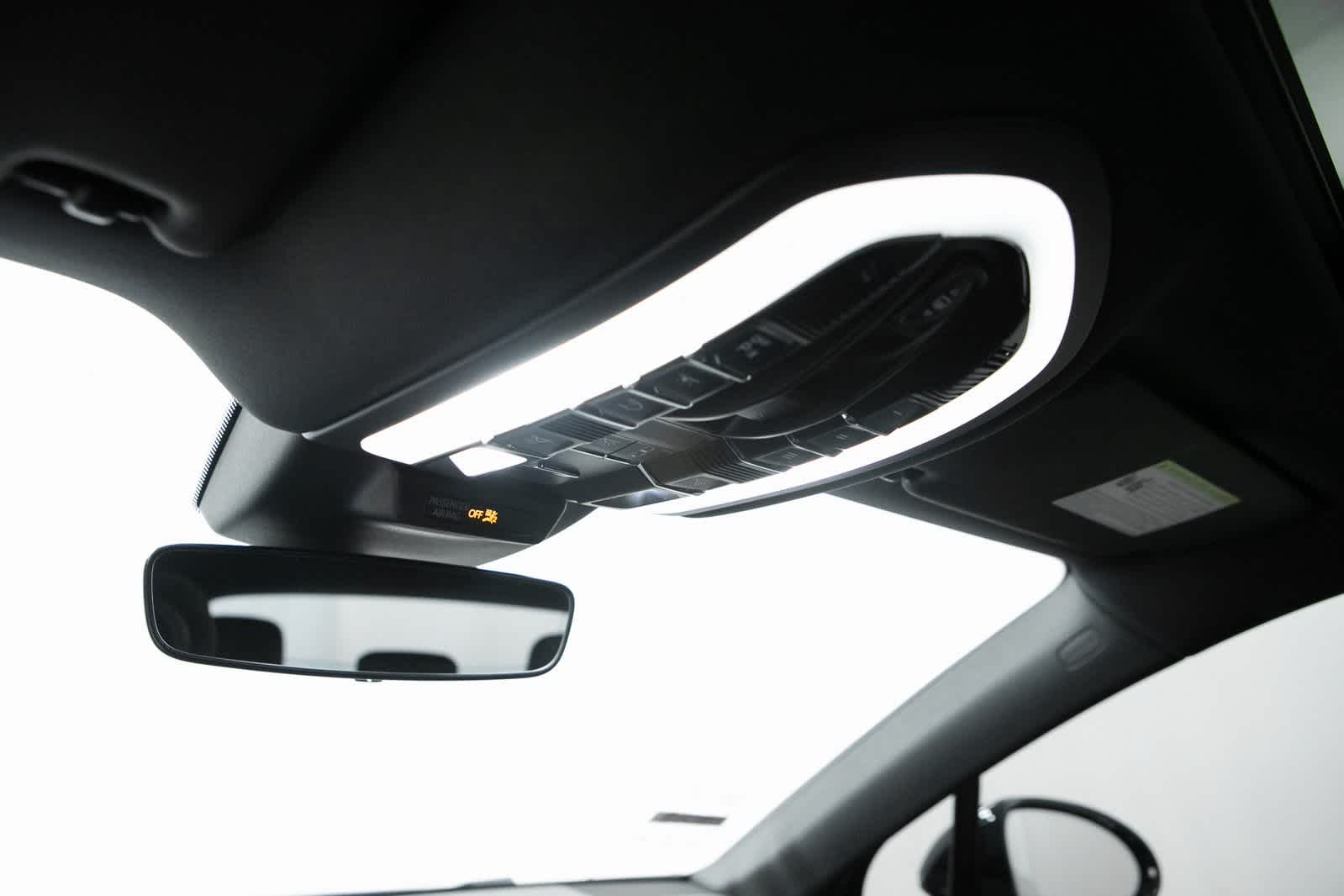 Thumbnail: 2023 Porsche Macan - 26