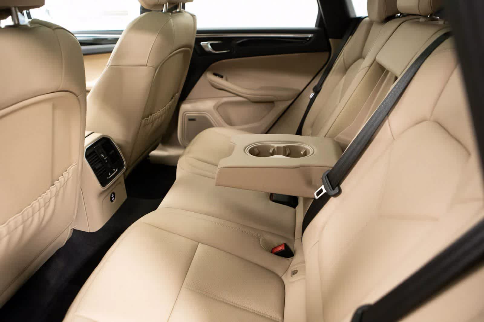 Thumbnail: 2026 Porsche Macan - 30