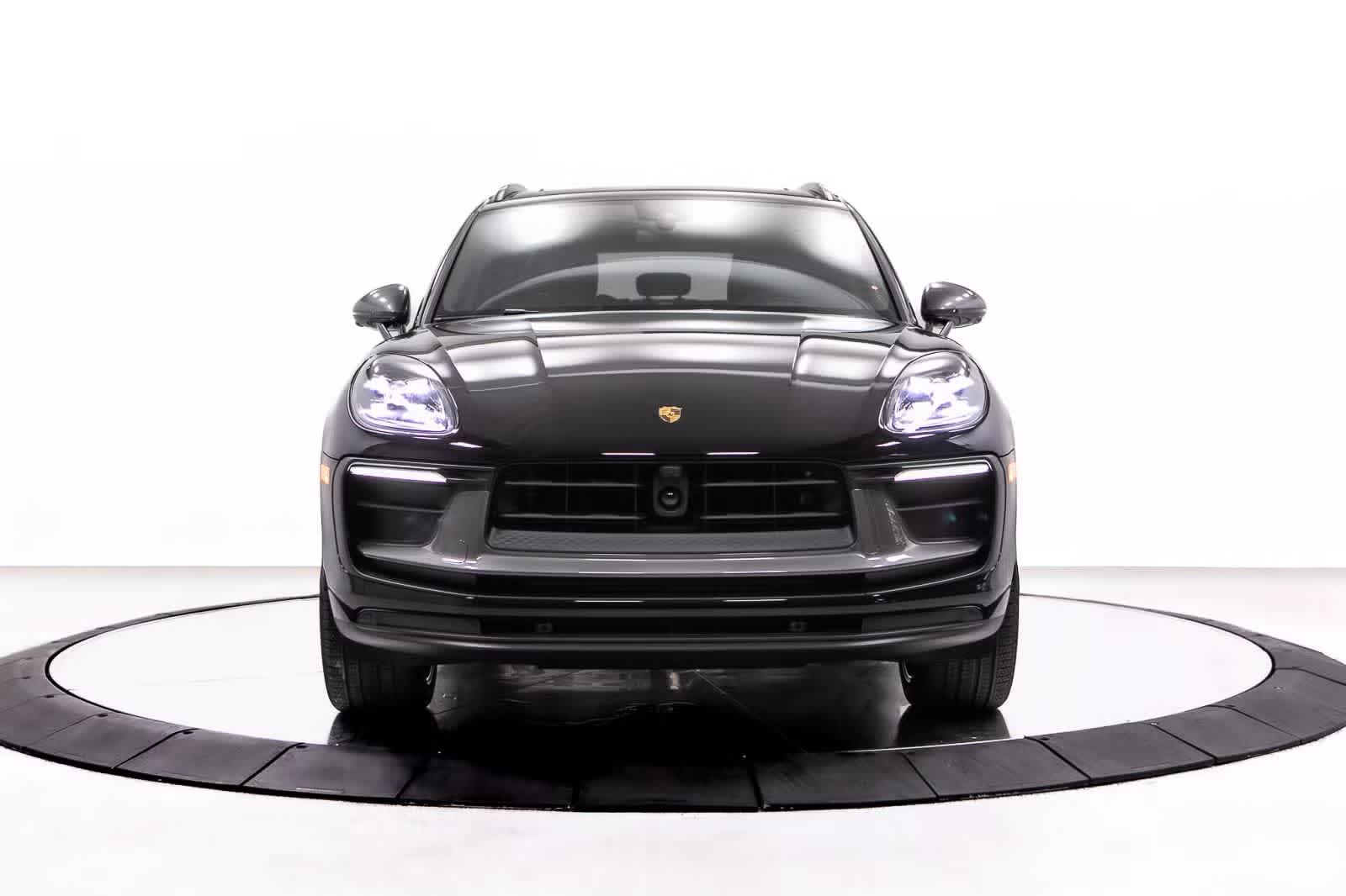 Thumbnail: 2026 Porsche Macan - 10