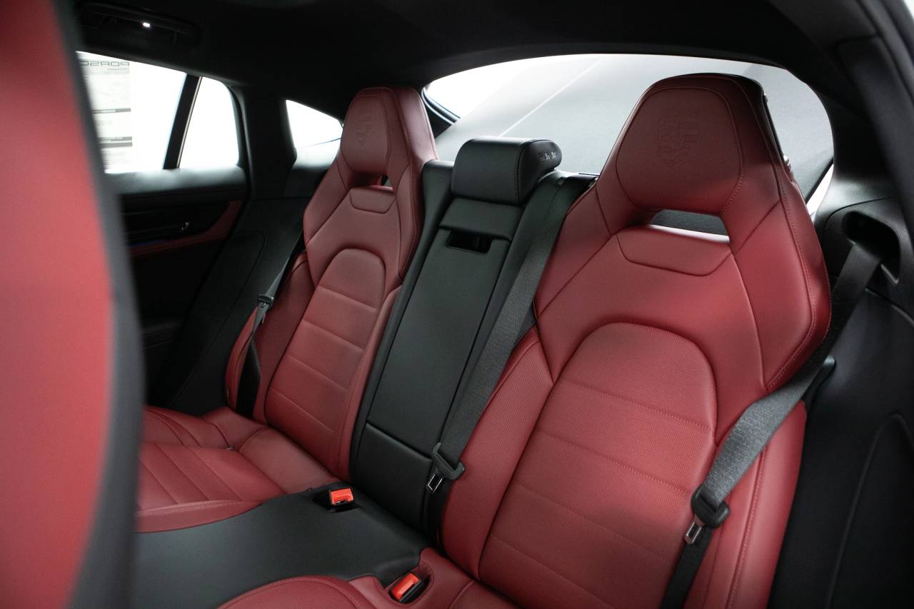 Thumbnail: 2026 Porsche Panamera - 36