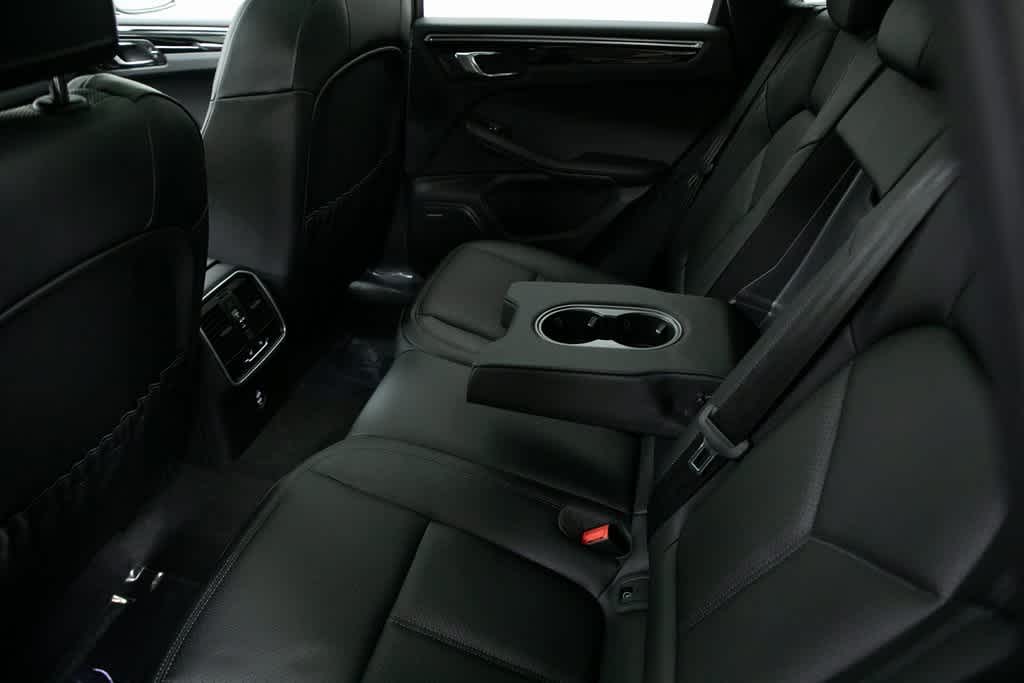 Thumbnail: 2025 Porsche Macan - 30