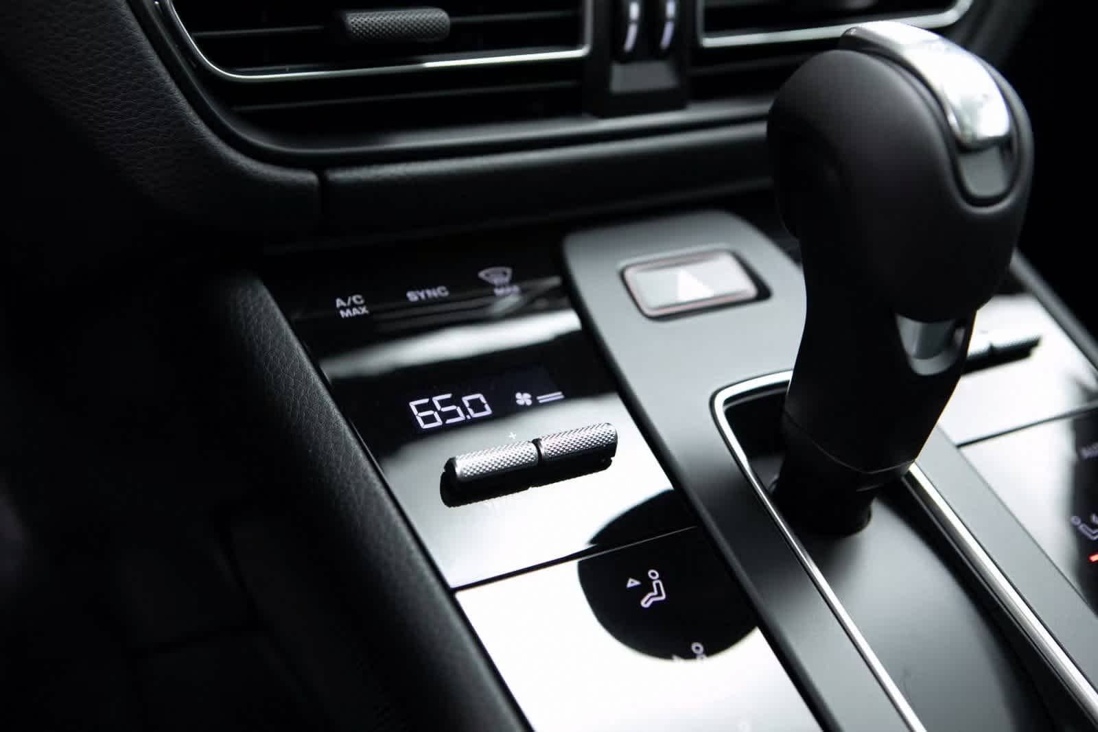 Thumbnail: 2025 Porsche Macan - 22