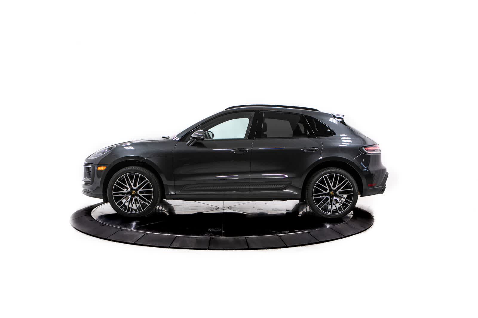 Thumbnail: 2026 Porsche Macan - 2