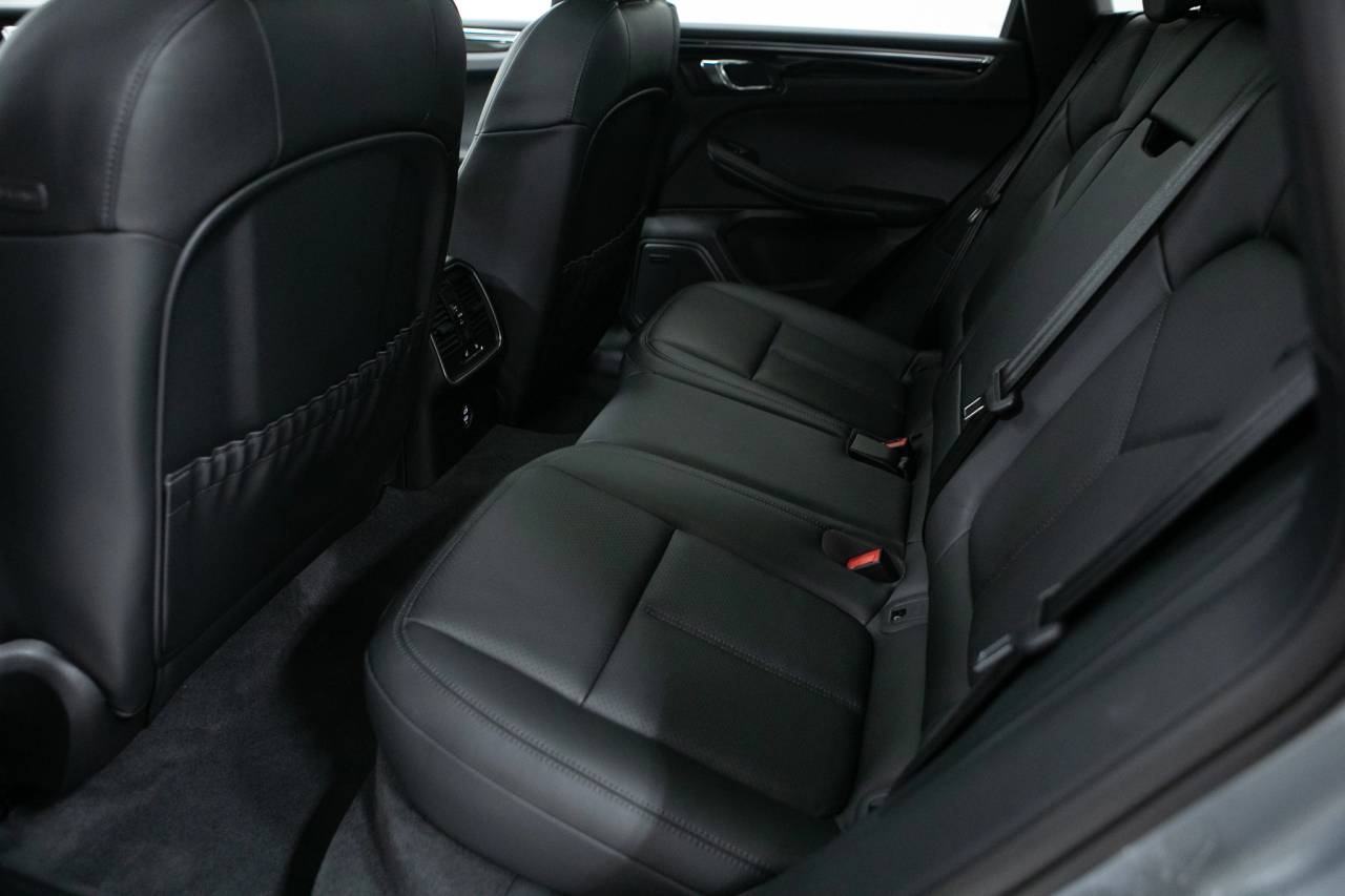 Thumbnail: 2026 Porsche Macan - 34