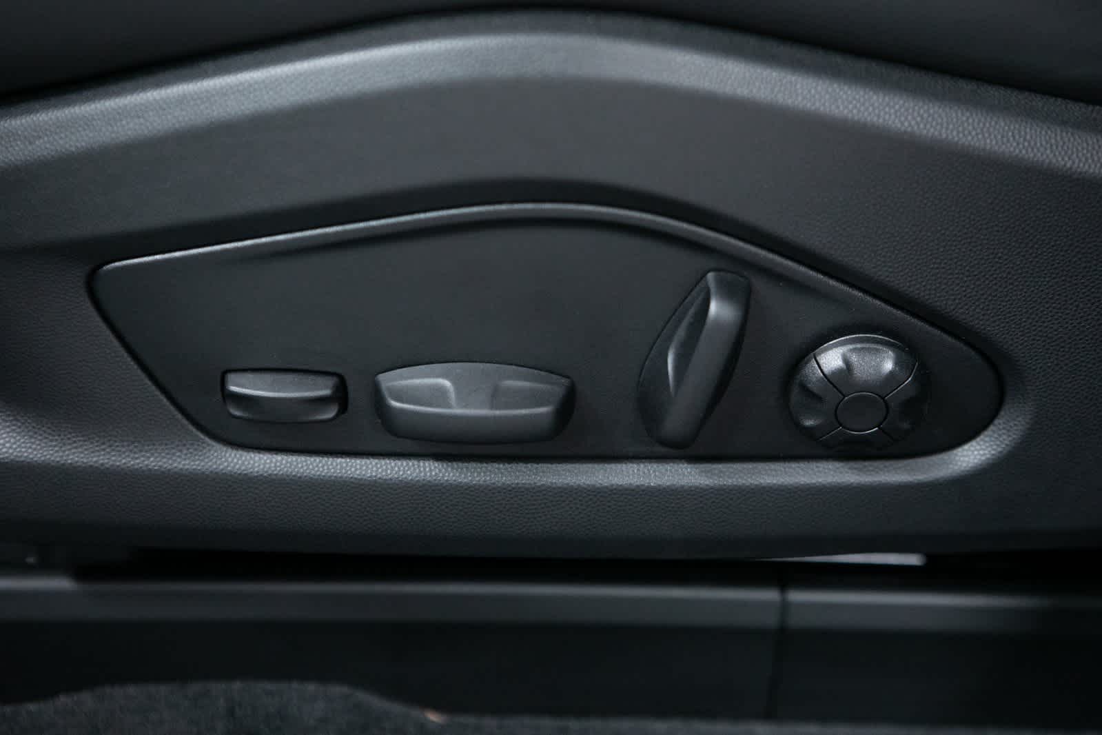 Thumbnail: 2025 Porsche Macan - 17