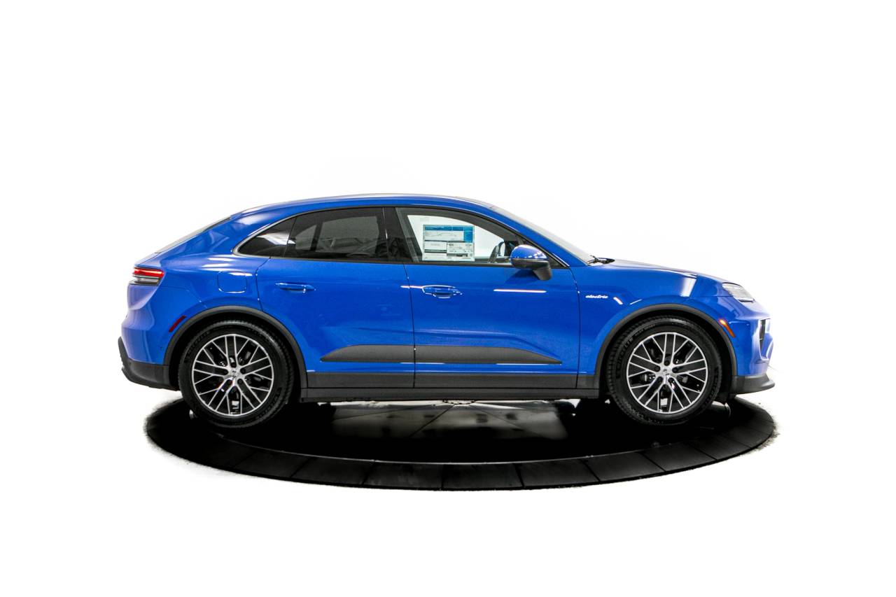 Thumbnail: 2026 Porsche Macan - 8