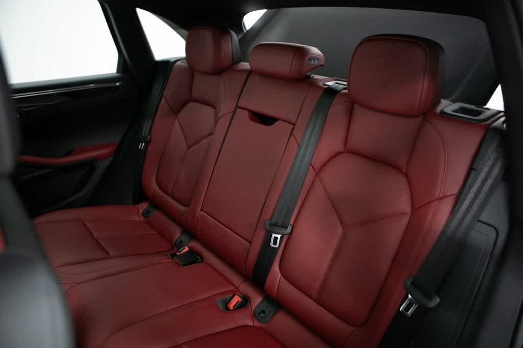 Thumbnail: 2025 Porsche Macan - 35