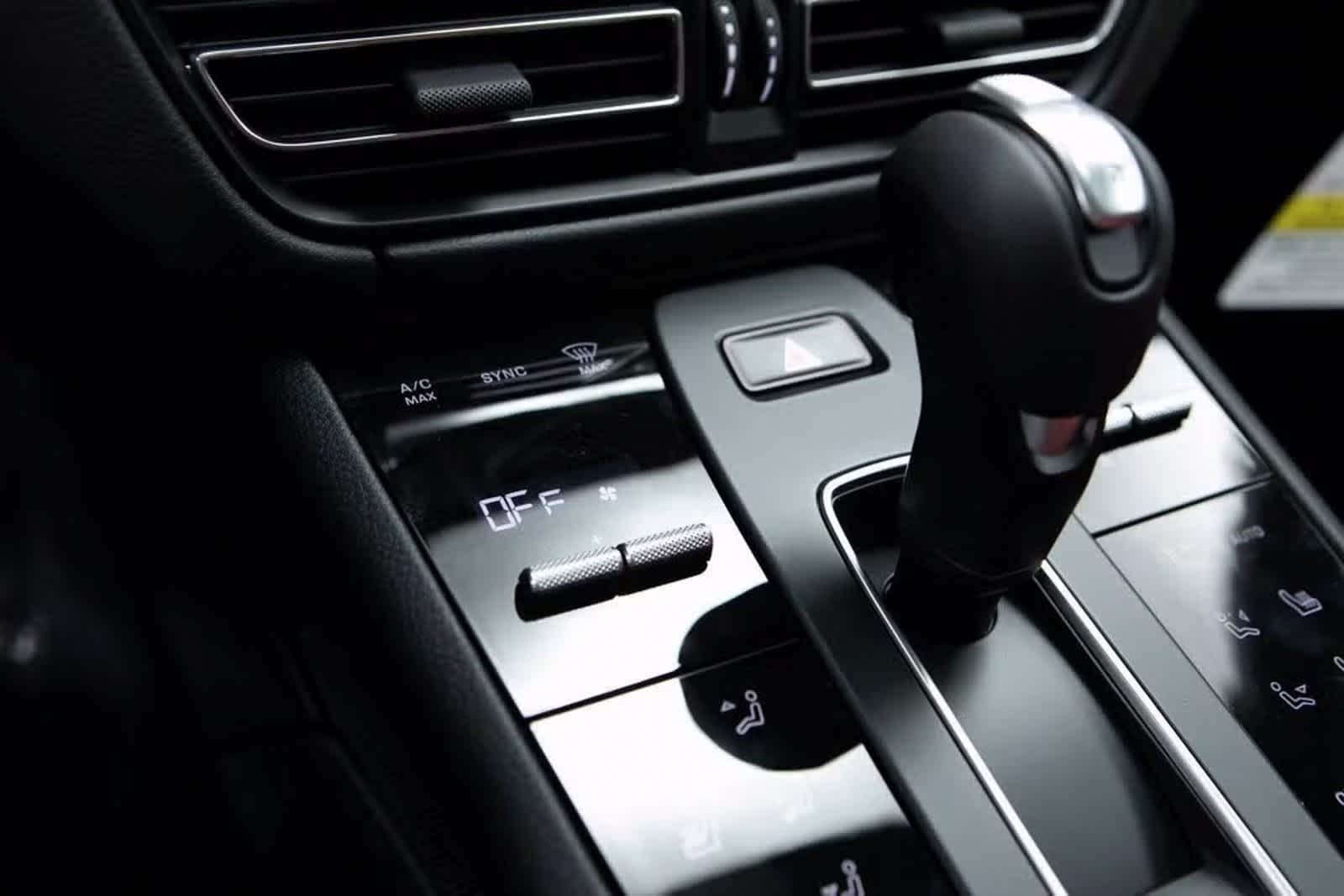 Thumbnail: 2025 Porsche Macan - 22