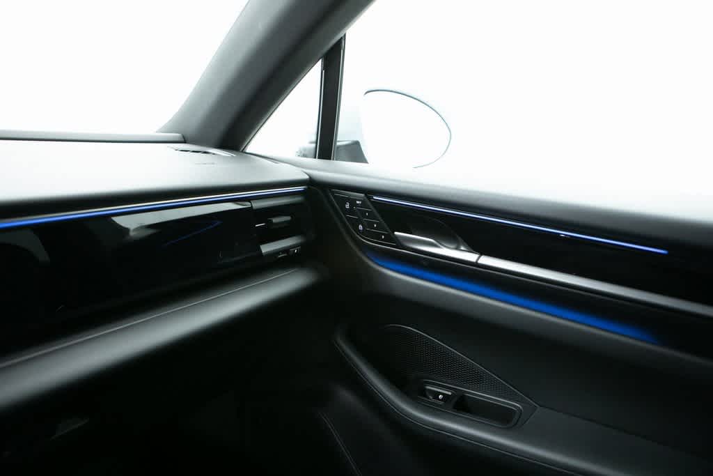 Thumbnail: 2025 Porsche Macan - 24