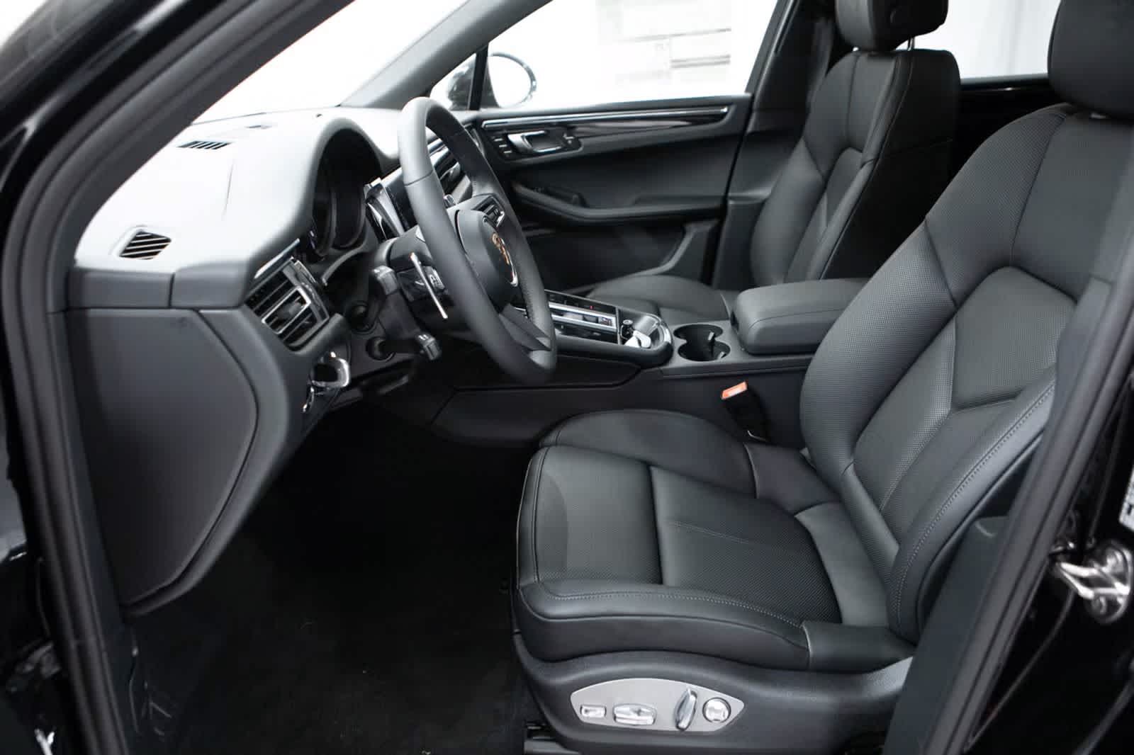 Thumbnail: 2026 Porsche Macan - 22