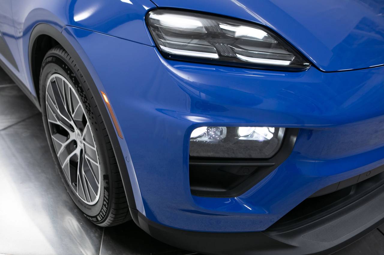 Thumbnail: 2026 Porsche Macan - 12