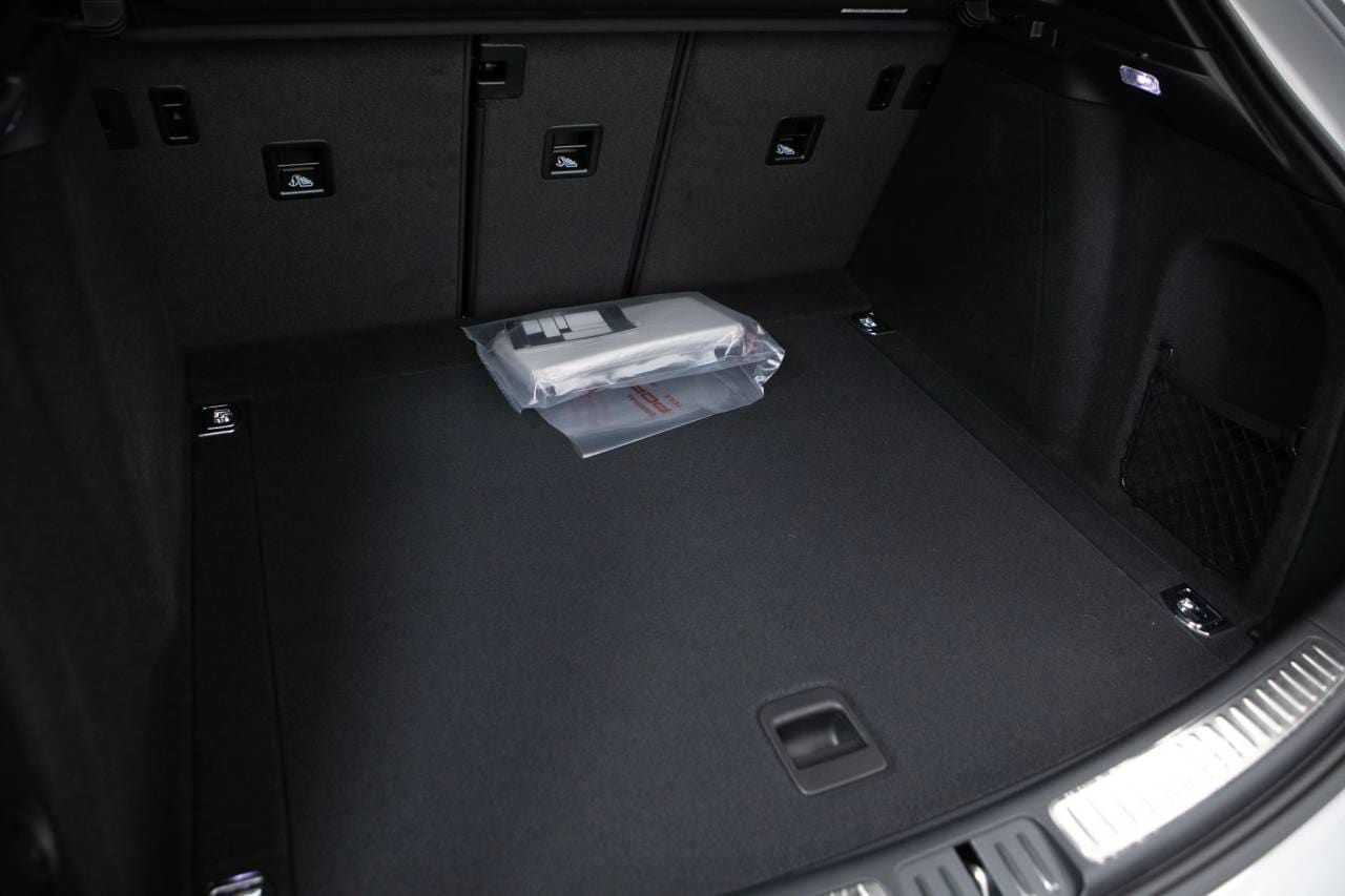 Thumbnail: 2026 Porsche Macan - 37