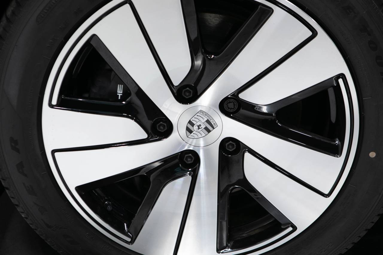 Thumbnail: 2025 Porsche Taycan - 11