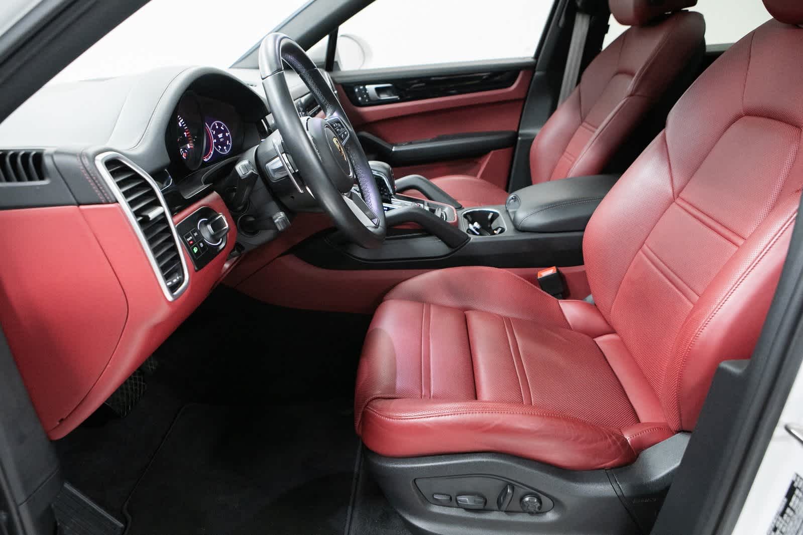 Thumbnail: 2022 Porsche Cayenne - 16