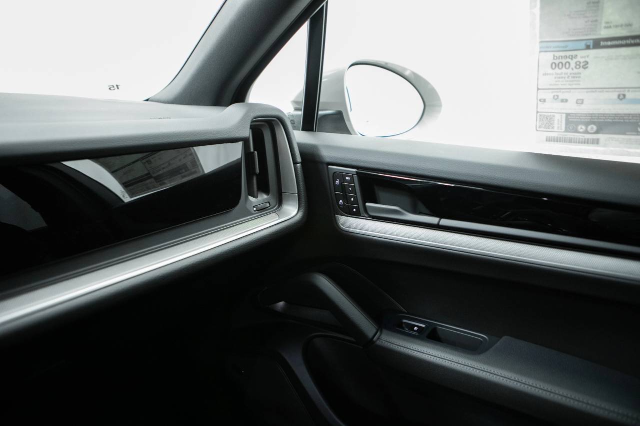 Thumbnail: 2026 Porsche Cayenne - 32