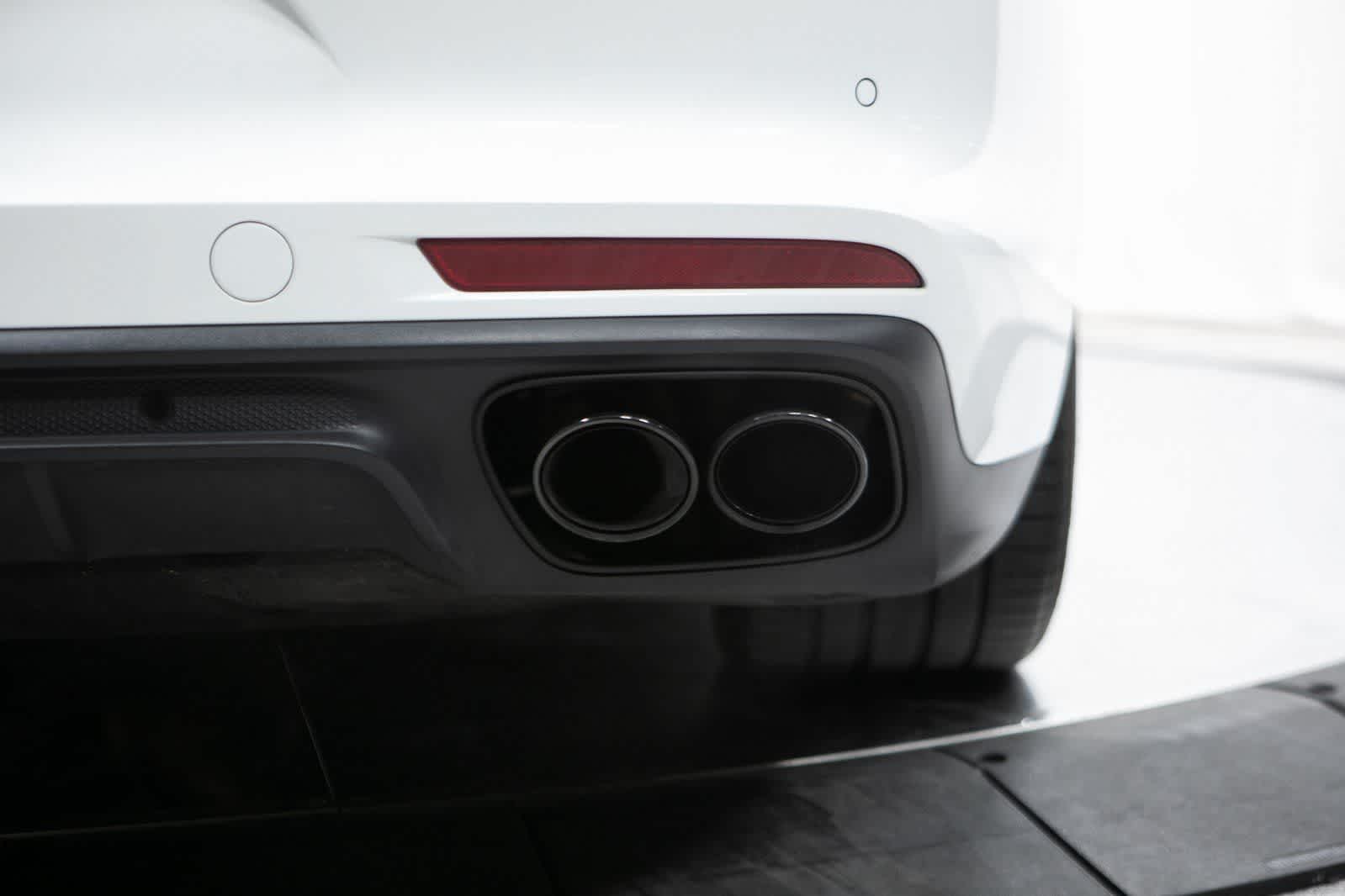 Thumbnail: 2023 Porsche Panamera - 36