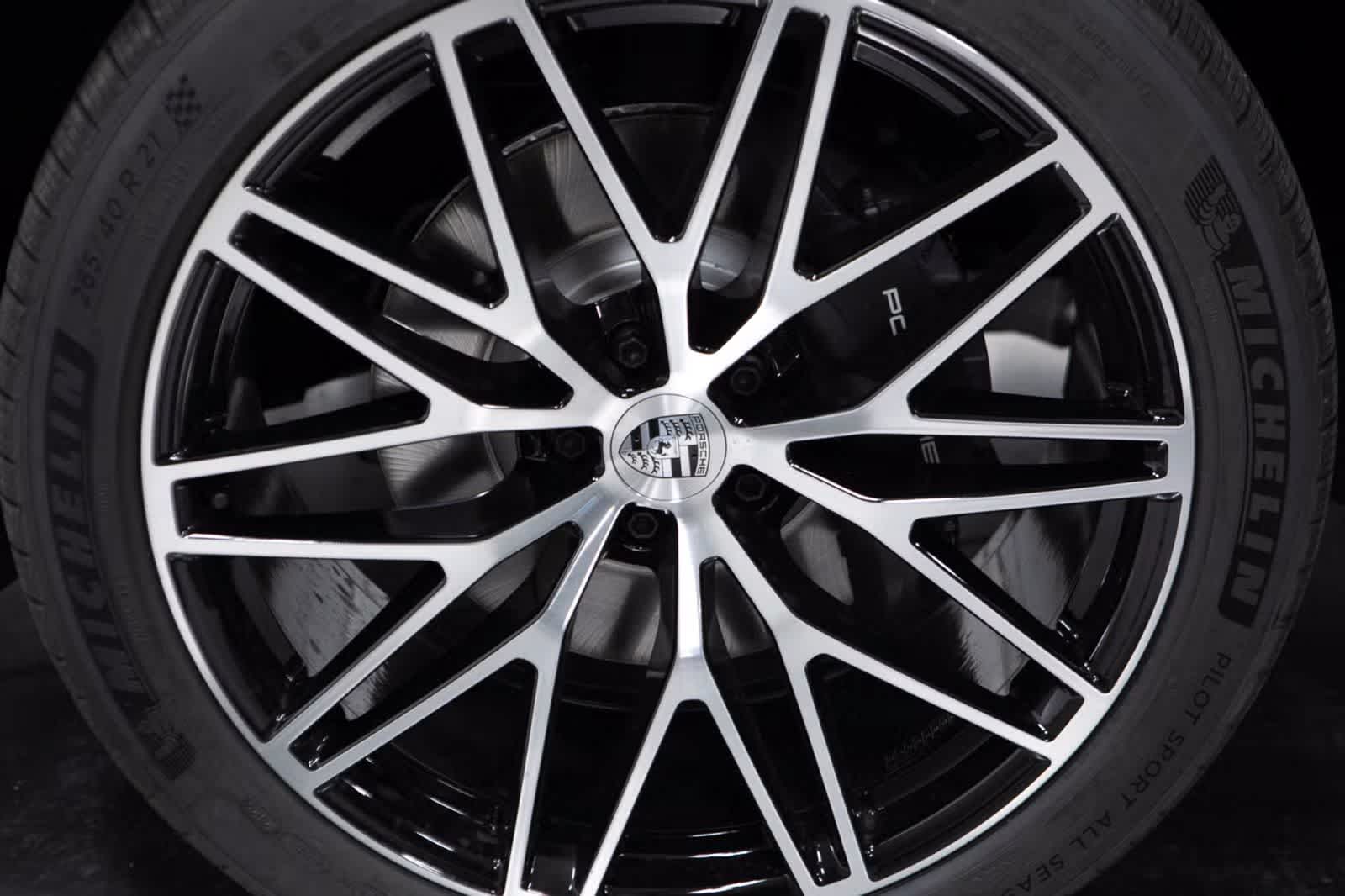 Thumbnail: 2026 Porsche Macan - 11