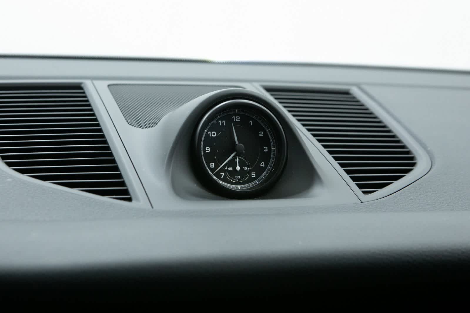 Thumbnail: 2025 Porsche Macan - 25