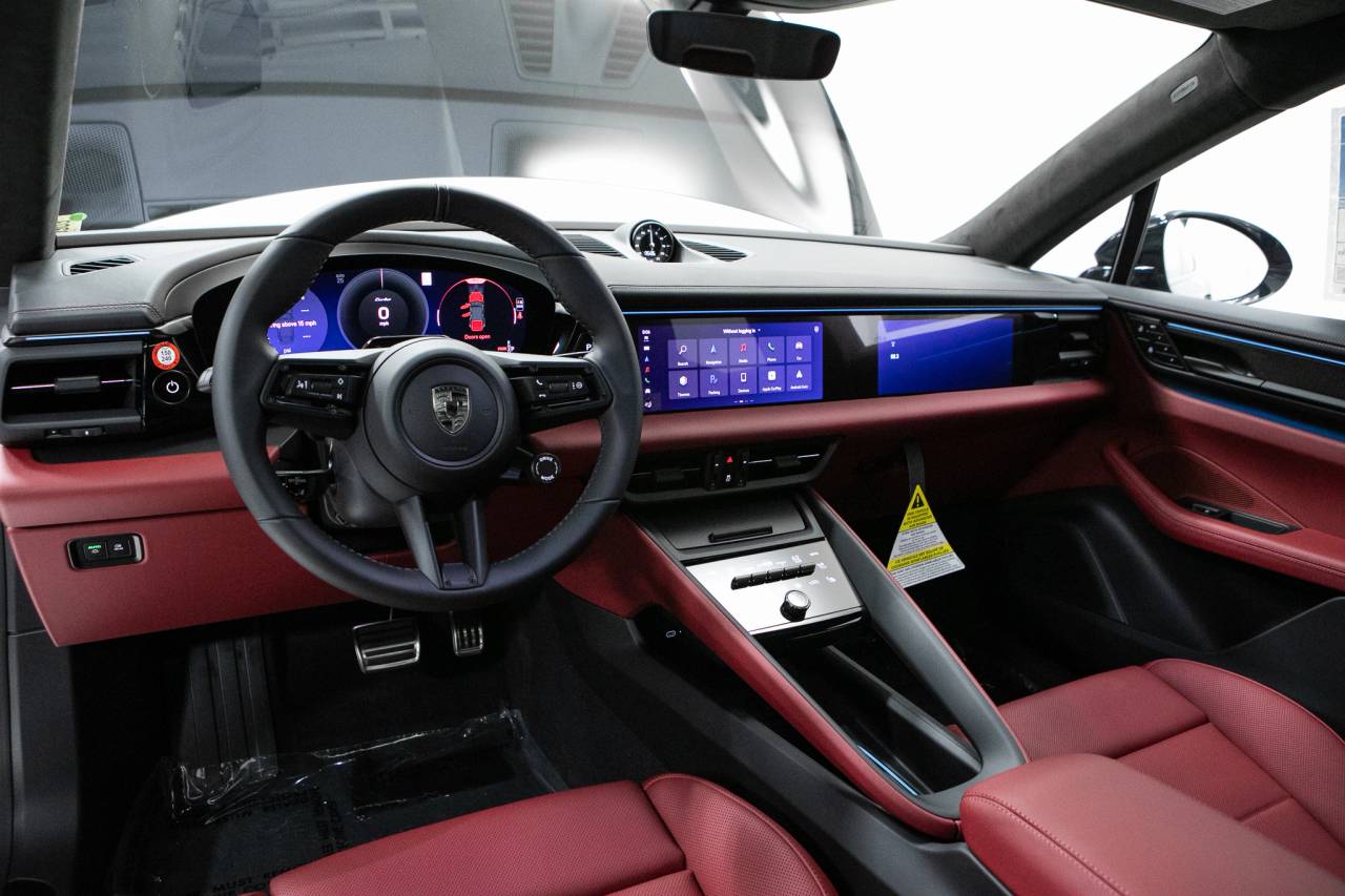 Thumbnail: 2026 Porsche Macan - 19