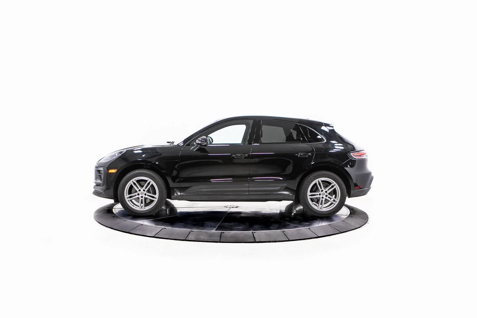 Thumbnail: 2023 Porsche Macan - 2