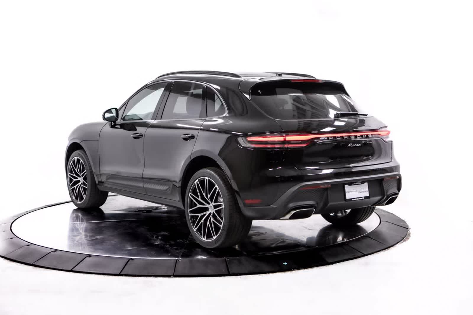 Thumbnail: 2026 Porsche Macan - 3