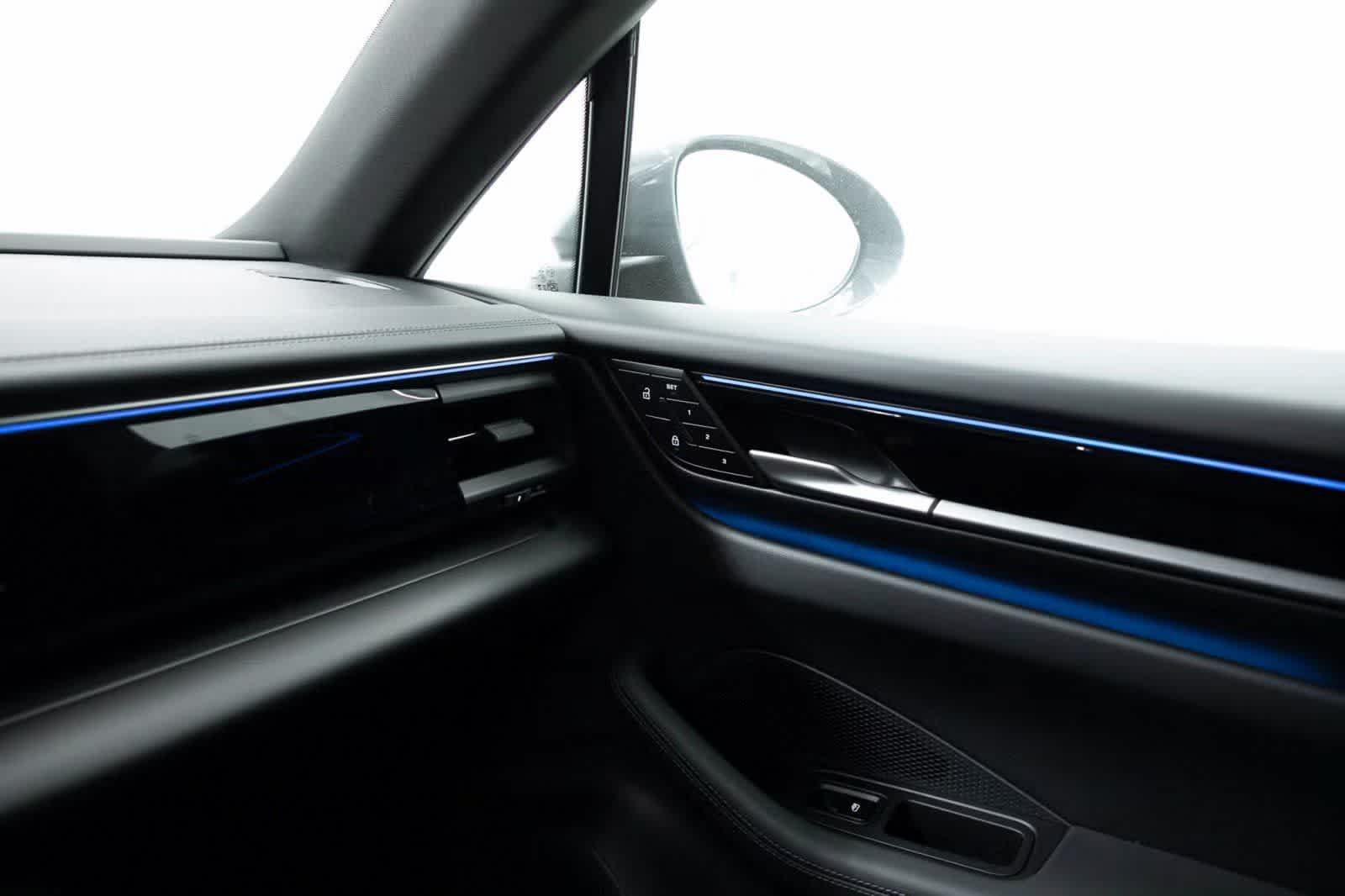 Thumbnail: 2025 Porsche Macan - 25