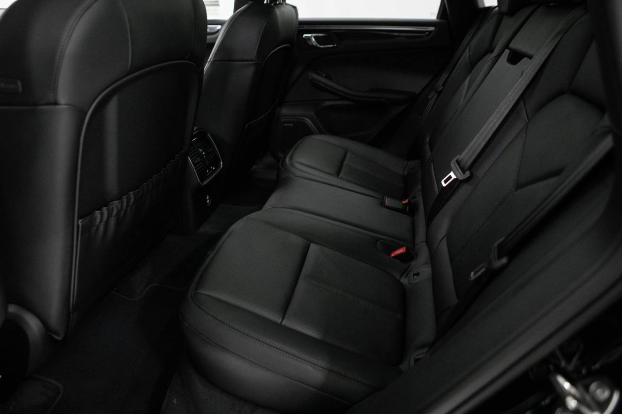 Thumbnail: 2026 Porsche Macan - 35