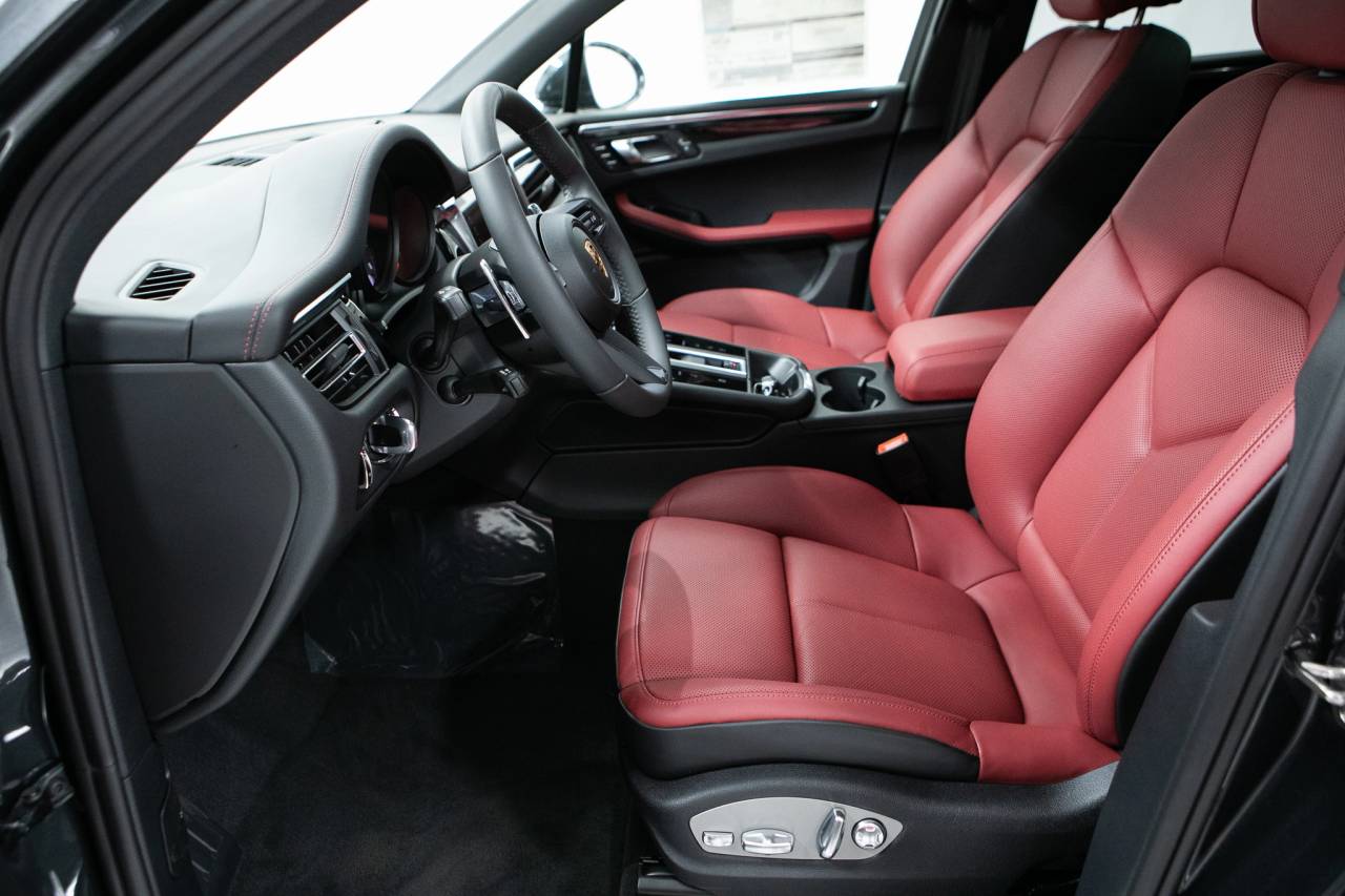 Thumbnail: 2026 Porsche Macan - 22