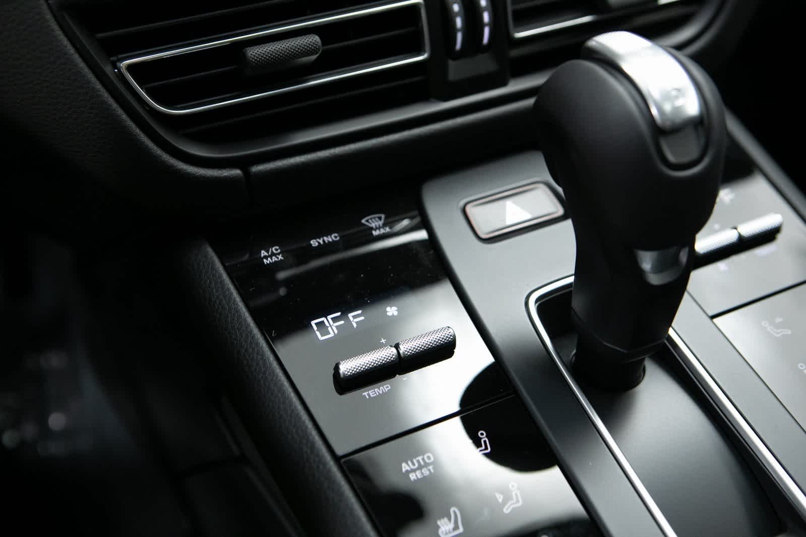 Thumbnail: 2025 Porsche Macan - 22