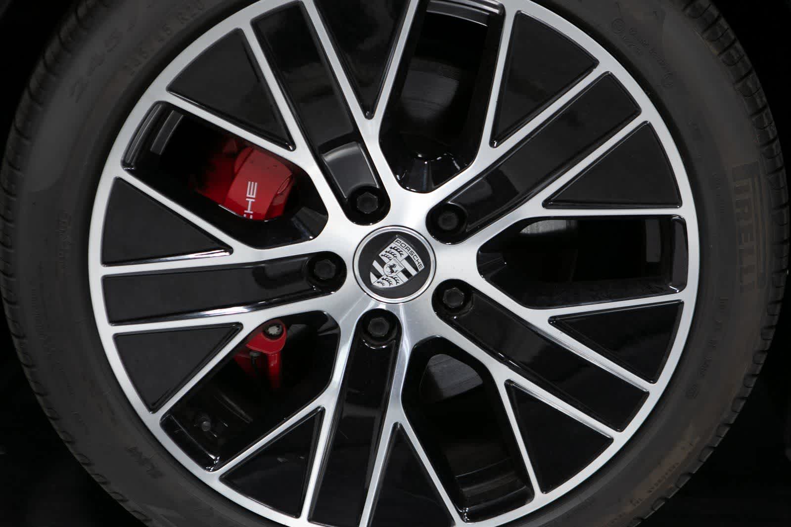 Thumbnail: 2022 Porsche Taycan - 11