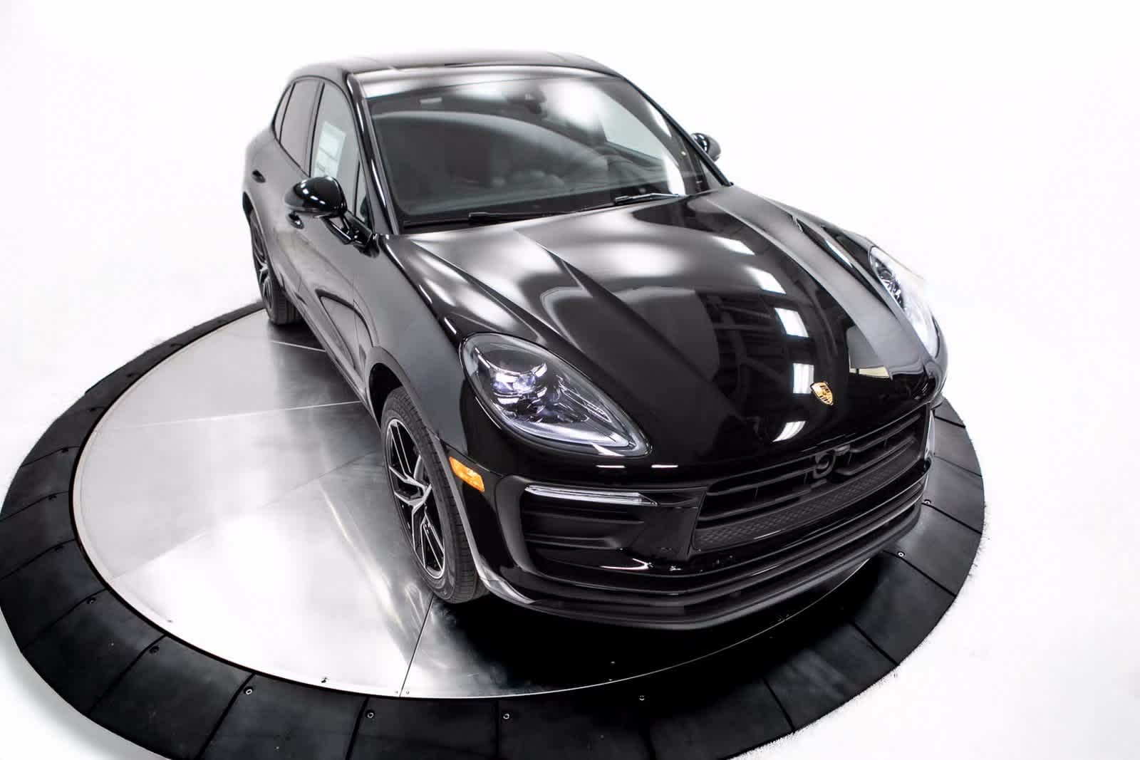 Thumbnail: 2025 Porsche Macan - 39