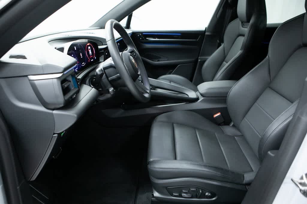 Thumbnail: 2025 Porsche Macan - 16