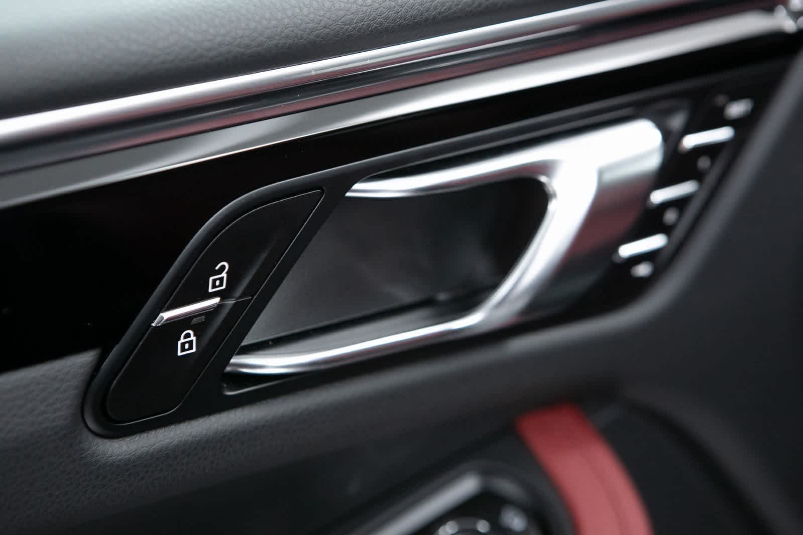 Thumbnail: 2025 Porsche Macan - 19