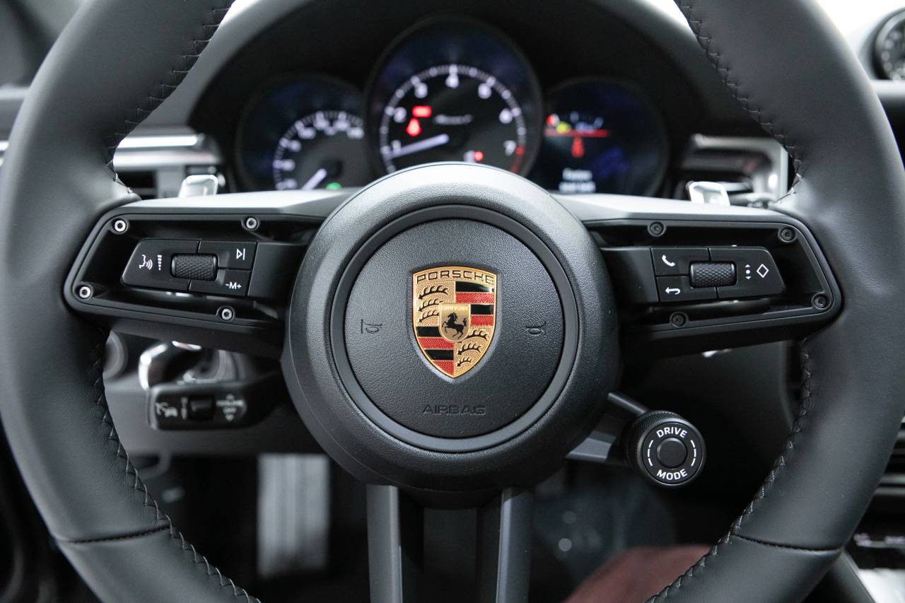 Thumbnail: 2026 Porsche Macan - 20