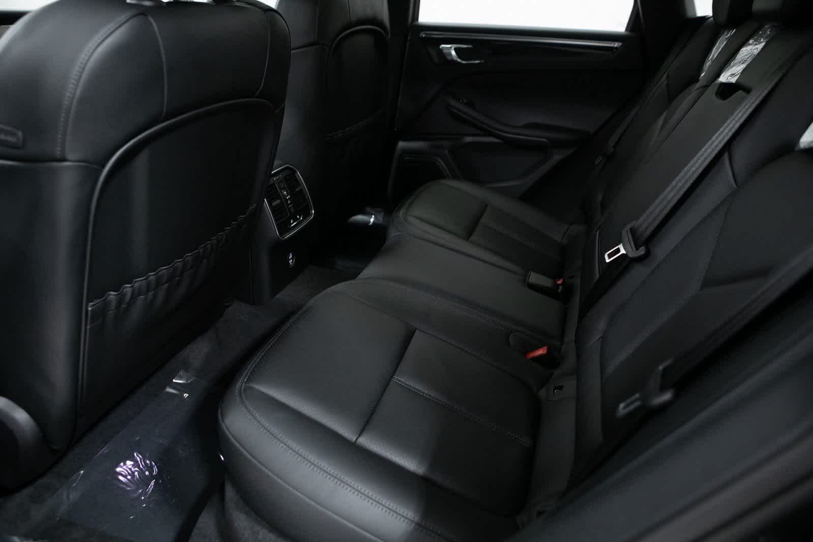 Thumbnail: 2025 Porsche Macan - 28