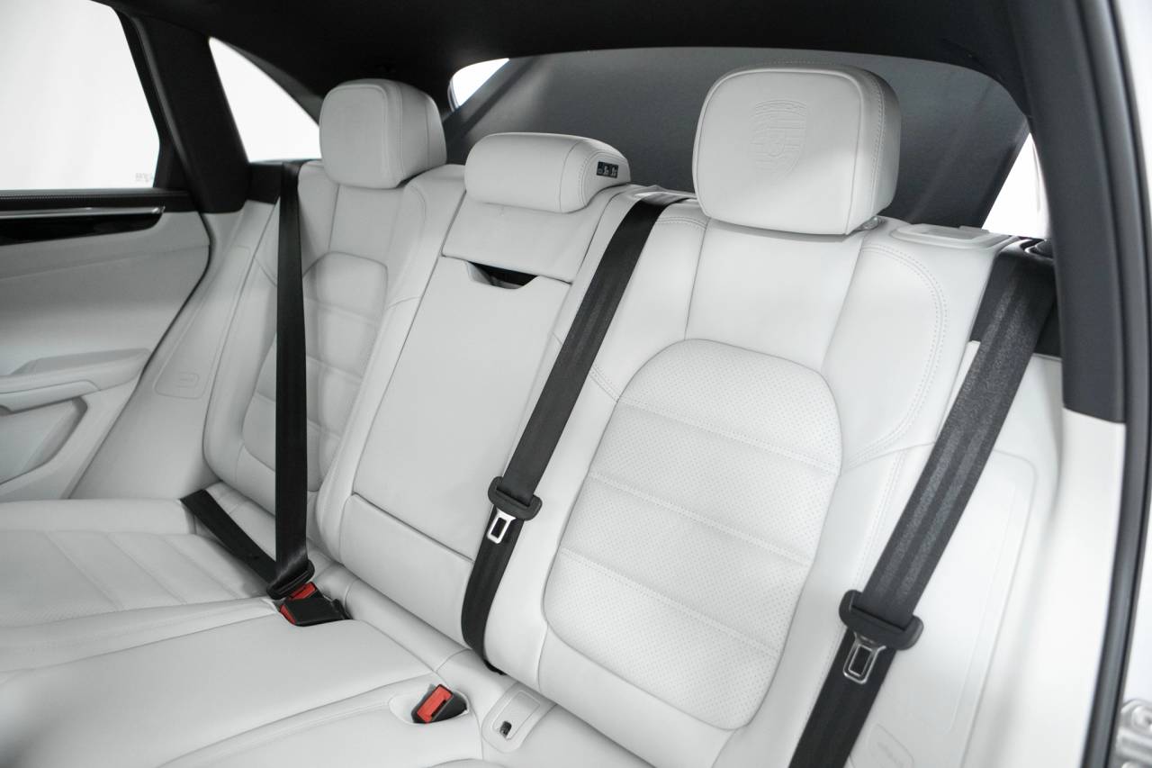 Thumbnail: 2026 Porsche Macan - 38