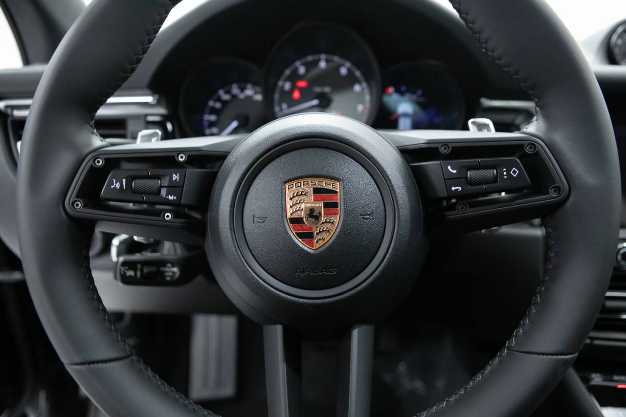 Thumbnail: 2026 Porsche Macan - 21