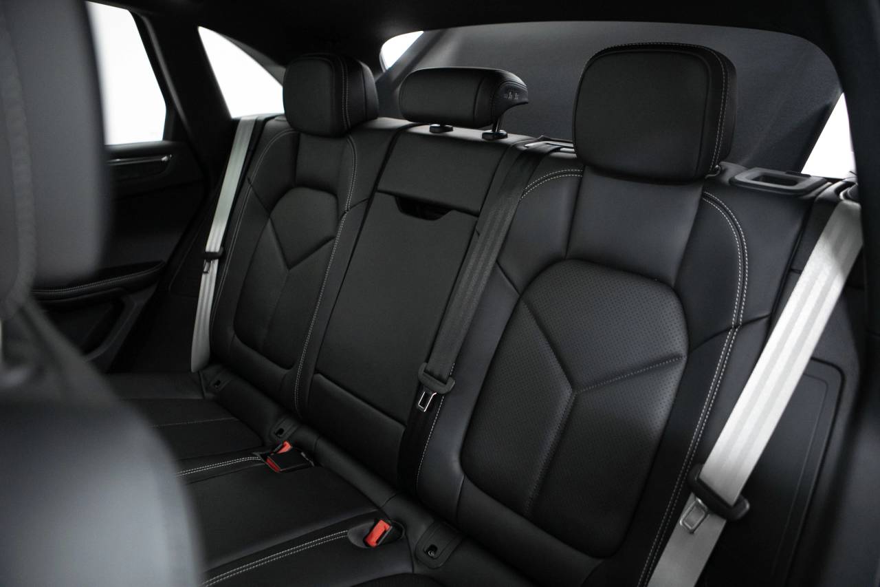 Thumbnail: 2026 Porsche Macan - 38