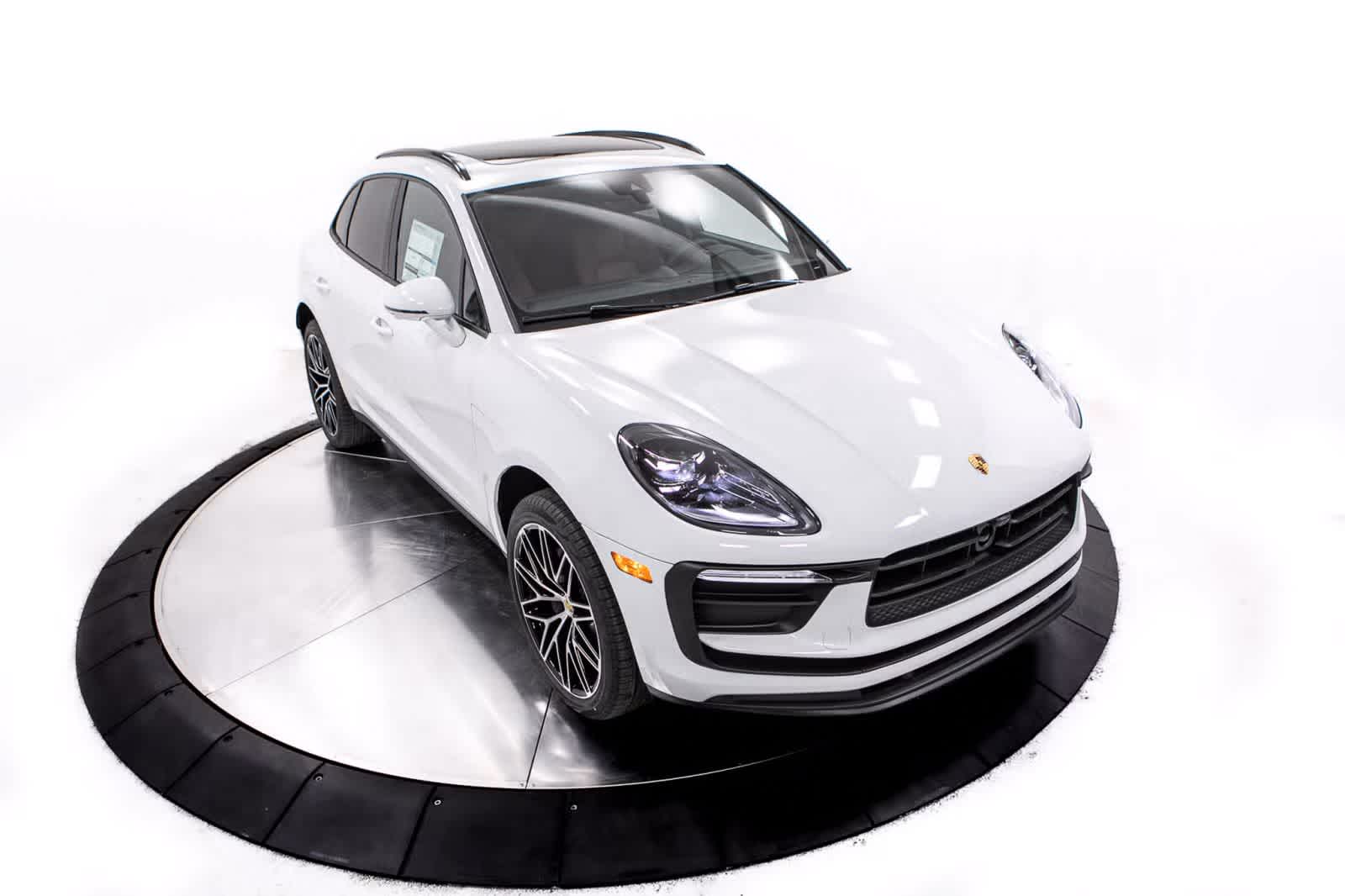 Thumbnail: 2026 Porsche Macan - 22