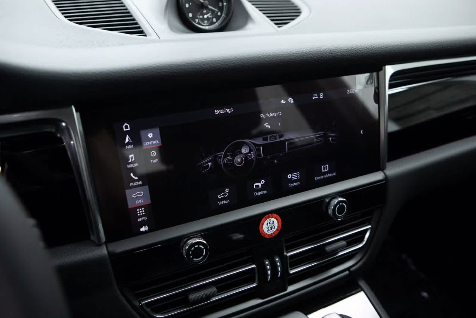 Thumbnail: 2025 Porsche Macan - 15