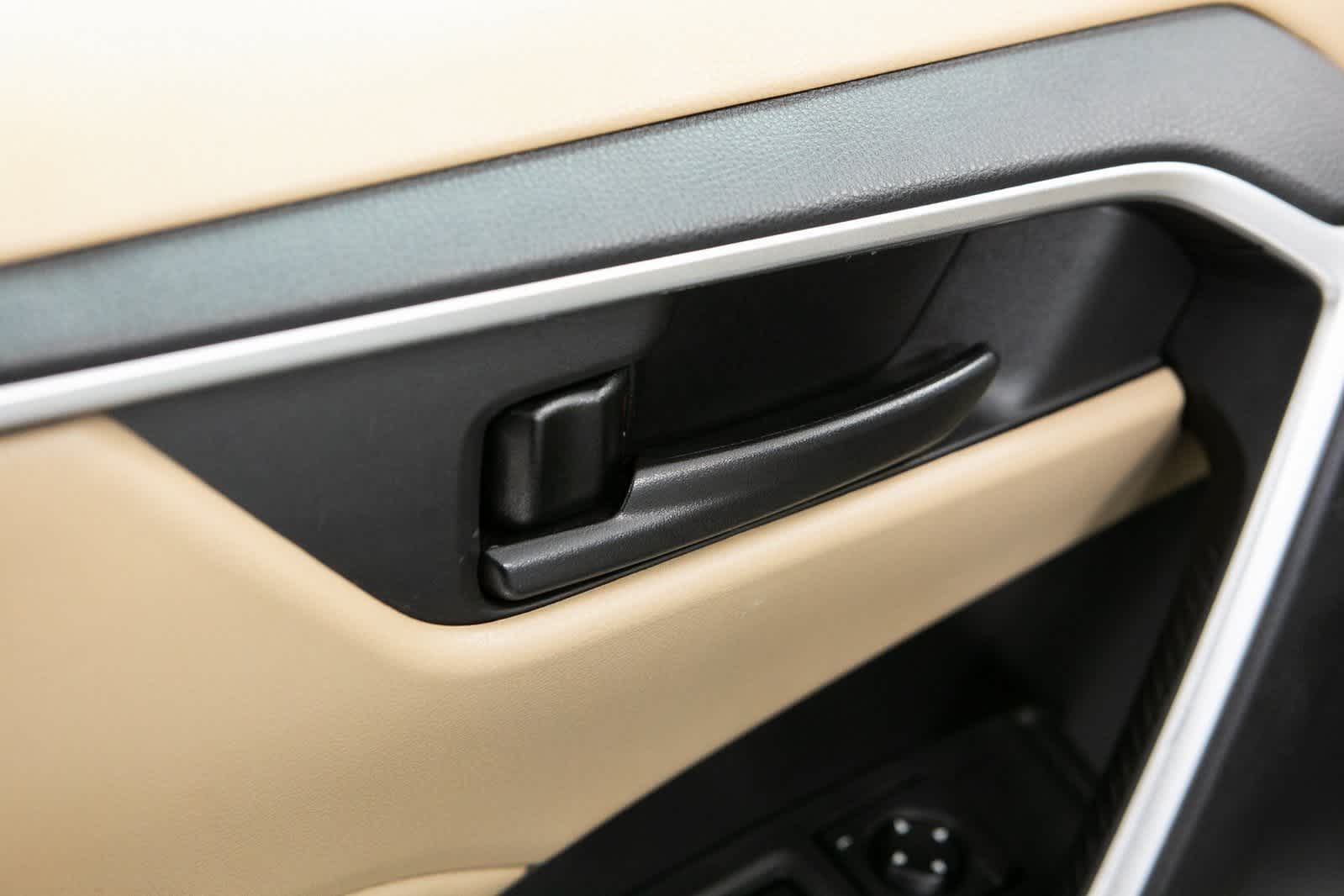 Thumbnail: 2021 Toyota RAV4 - 18