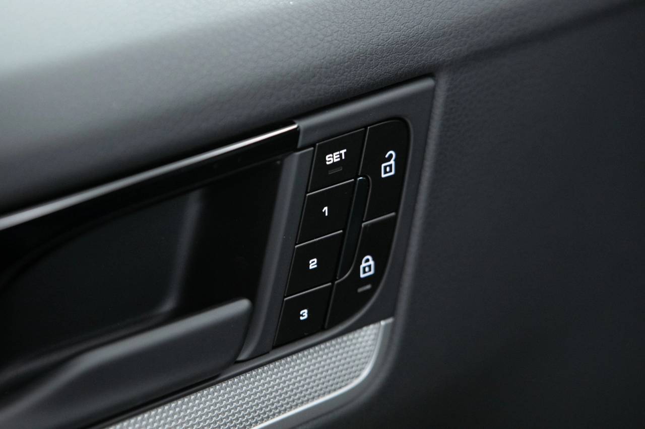 Thumbnail: 2026 Porsche Cayenne - 26