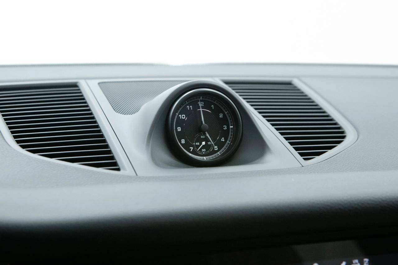 Thumbnail: 2026 Porsche Macan - 30