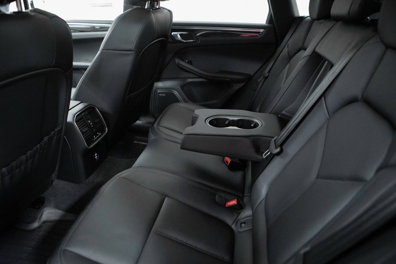 Thumbnail: 2026 Porsche Macan - 36